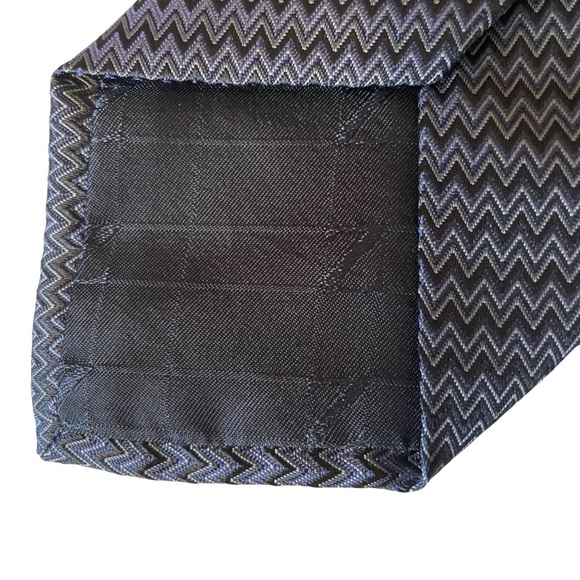 Z Zegna Black and Gray Zigzag Tie - Picture 4 of 7